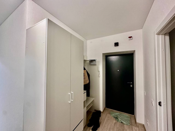 Сдам впервые однокомнатную квартиру г.Донецк возле Калининского исполкома 4/5 Донецк