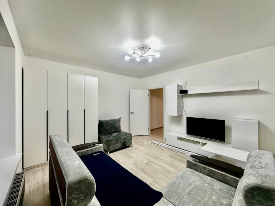 Сдам впервые однокомнатную квартиру г.Донецк возле Калининского исполкома 4/5 Донецк