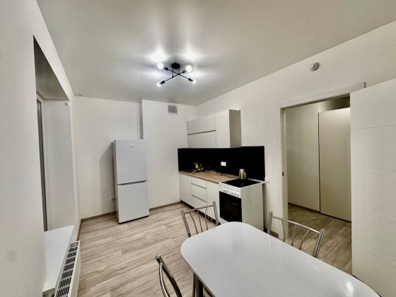 Сдам впервые однокомнатную квартиру г.Донецк возле Калининского исполкома 4/5 Донецк