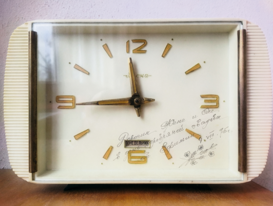 Редкие настольные часы Весна Донецк