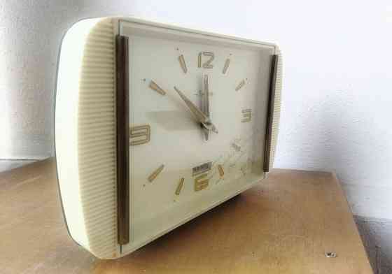 Редкие настольные часы Весна Донецк