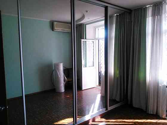 Продам 3-комн квартира. Сталинка. Капитальный ремонт. Вода круглосуточно. Донецк