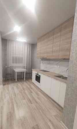 Сдаю студию 40.0 м² этаж 2, город Донецк, Ленинский район, район ОцКБ Высокие потолки, Сталинка. Донецк