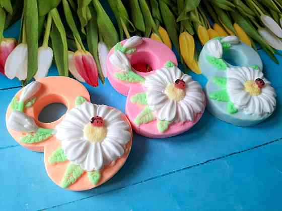 Букеты 8 Марта, розы, восьмёрки Донецк