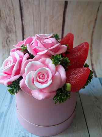 Букеты 8 Марта, розы, восьмёрки Донецк