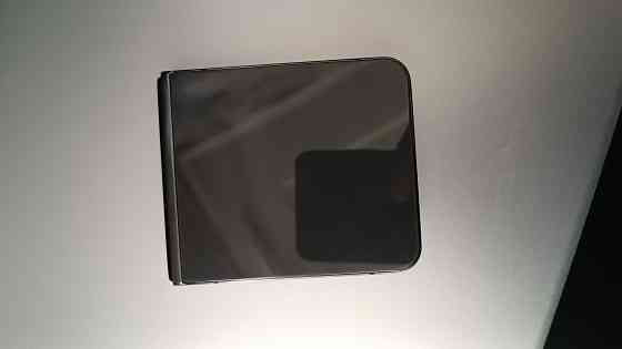 Продам телефон Samsung Galaxy Z Flip Донецк