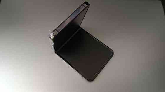 Продам телефон Samsung Galaxy Z Flip Донецк