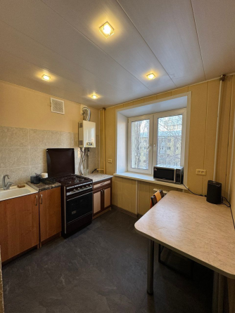 Сдается в районе Майского рынка двухкомнатная квартира Донецк