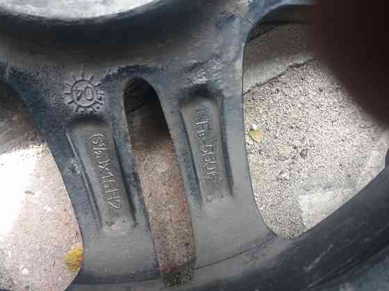 Продам диски легкосплавные на 15 стояли на Волге с центрующим кольцом. Донецк