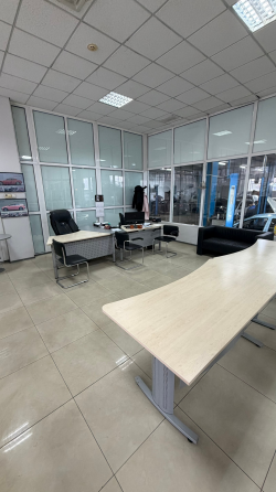 Аренда части офиса г. Донецк проспект Ильича Автоцентр Лидер. Донецк