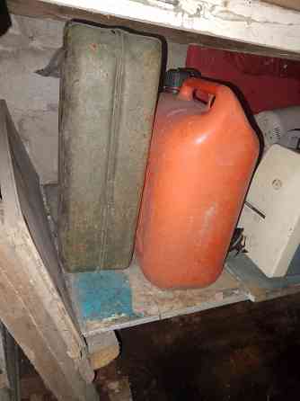Канистры 20л 2. Шт. Макеевка