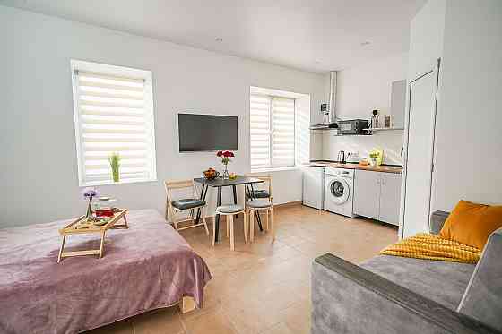 Сдаётся на долгий срок однокомнатная квартира-студия в центре Донецка Донецк