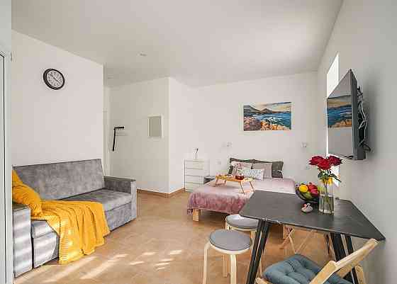 Сдаётся на долгий срок однокомнатная квартира-студия в центре Донецка Донецк