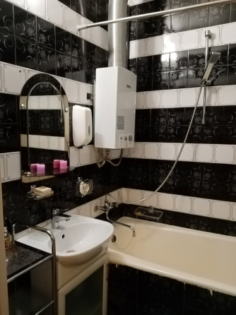 сдам 2х комнатную квартиру в ленинском районе ореинтир возле цирка космос Донецк