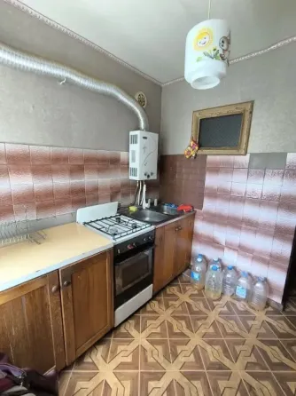 сдам 1 к.кв. ворошил.р . ильича брусчатка 20000 р колонка. Донецк