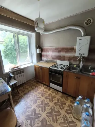 сдам 1 к.кв. ворошил.р . ильича брусчатка 20000 р колонка. Донецк