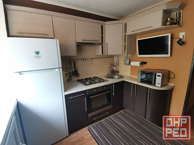 Сдаётся на долгий срок двухкомнатная квартира в Донецке, Калининский р-н, ул. Краснофлотская, 1-й эт Донецк - изображение 1