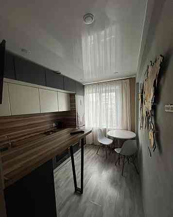 Сдается двухкомнатная квартира с евро ремонтом и дизайнерской планировкой в Ленинском районе Донецка Донецк