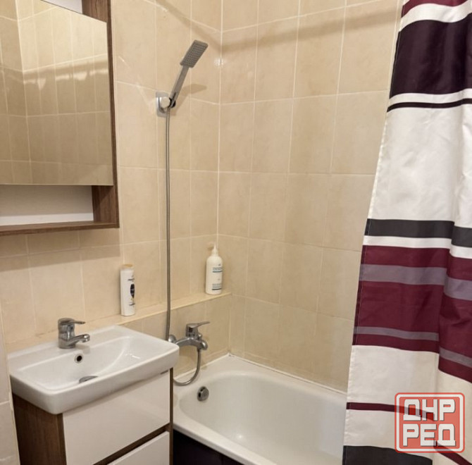 Сдаю двухкомнатную квартиру-студию 40.0 м² этаж 8, город Донецк, Киевский район, Улица Челюскинцев, Донецк - изображение 3