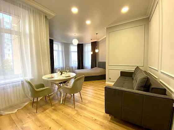 Сдается роскошная однокомнатная студия квартира в центре Донецка. Донецк