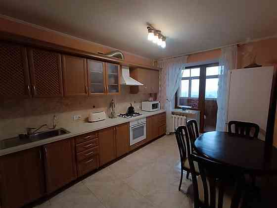 Сдаю 3-комнатную квартиру в центре Мариуполь