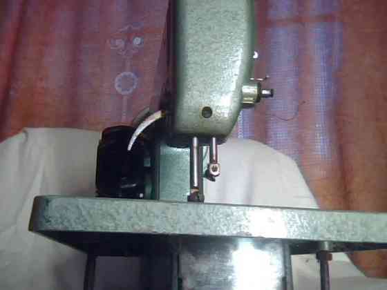 Продам швейную машину с электроприводом. Донецк