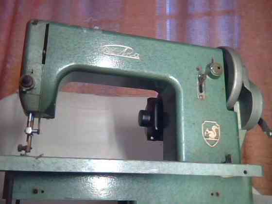 Продам швейную машину с электроприводом. Донецк