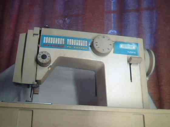 Продам швейную машину с элетроприводом Донецк