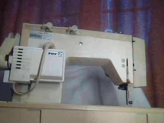 Продам швейную машину с элетроприводом Донецк