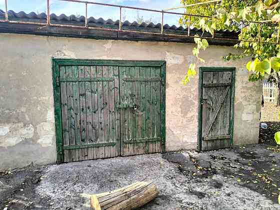 Продаётся с гаражом и землёй большой дом в Куйбышевском районе Донецк