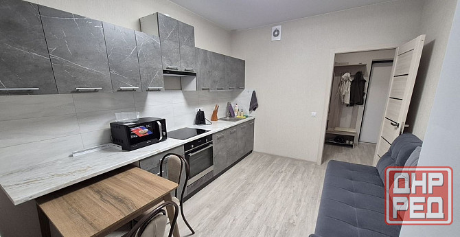 Сдаю однушку в Калининском районе Донецка, с отличным ремонтом. Донецк - изображение 1