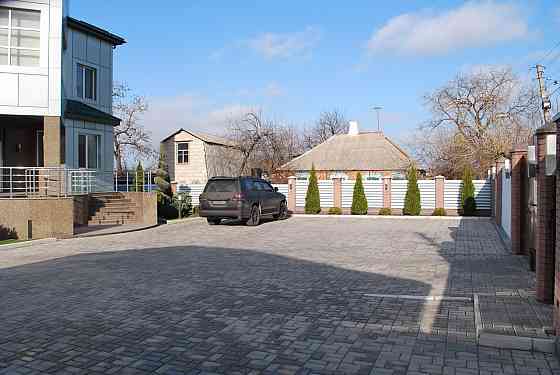 Продам дом 677 кв м, с ремонтом, под любой вид деятельности. Донецк