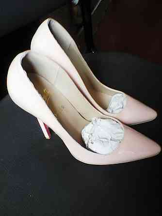 Туфли женские Christian Louboutin новые Донецк