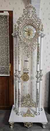Напольные белые часы Макеевка