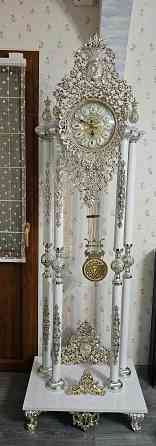 Напольные белые часы Макеевка