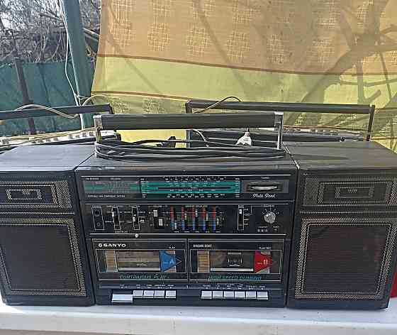 Продам радиоприеиник Макеевка