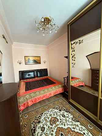 3 ком. квартира, 57 кв.м., 2/4 этаж, б. Шевченко, Калининский рынок, Калининский р-н кирпичный дом Донецк