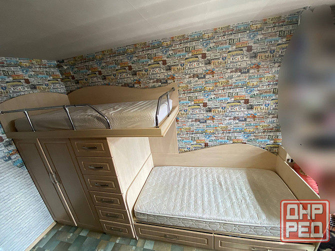 Продам детскую двухъярусную кровать со встроенным шкафом и полками Донецк - изображение 3
