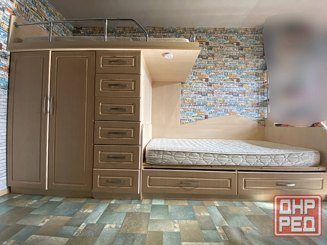 Продам детскую двухъярусную кровать со встроенным шкафом и полками Донецк - изображение 2