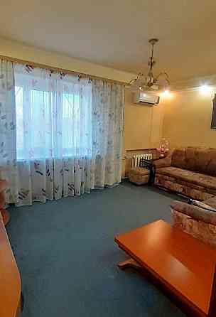 Продам 3х ком. кв-ру на пл.Конституции 3/7 с лифтом Донецк