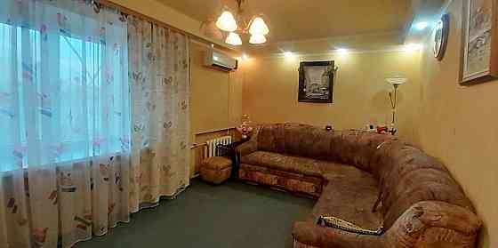 Продам 3х ком. кв-ру на пл.Конституции 3/7 с лифтом Донецк