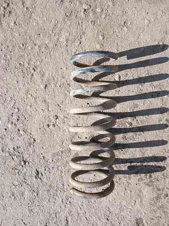 Продаю пружину одну на уаз патриот Донецк