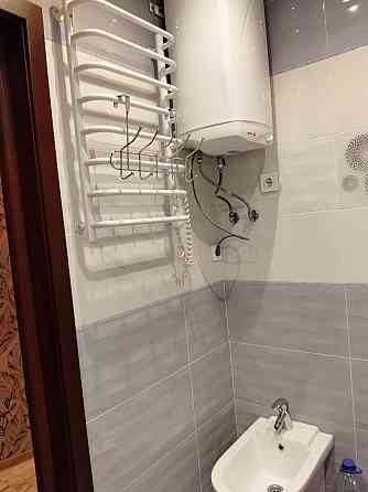 Сдам в Калининском р-не Новострое 2-х комн. Ремонт. Всё есть. Накопительный и нагревательный баки Донецк