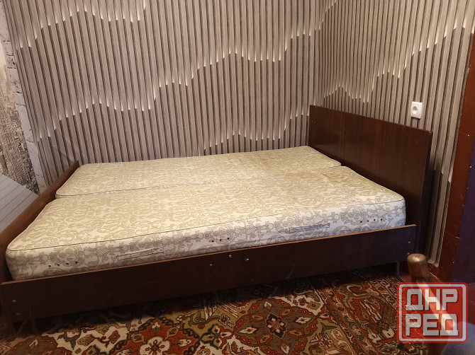Продам кровать 2-спальную вместе с матрацами. Комсомольское - изображение 2