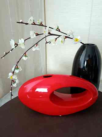 Интерьерная композиция из двух декоративных ваз. Донецк