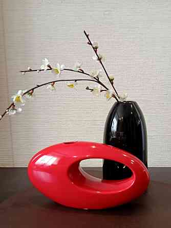 Интерьерная композиция из двух декоративных ваз. Донецк