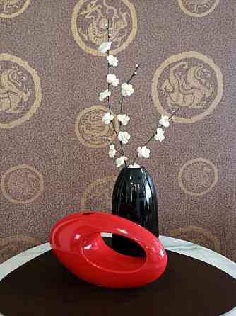 Интерьерная композиция из двух декоративных ваз. Донецк