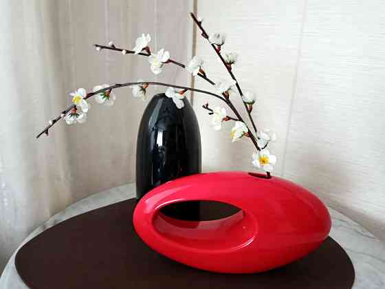 Интерьерная композиция из двух декоративных ваз. Донецк