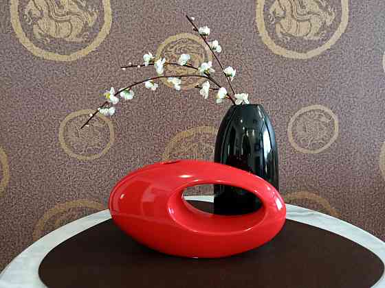 Интерьерная композиция из двух декоративных ваз. Донецк