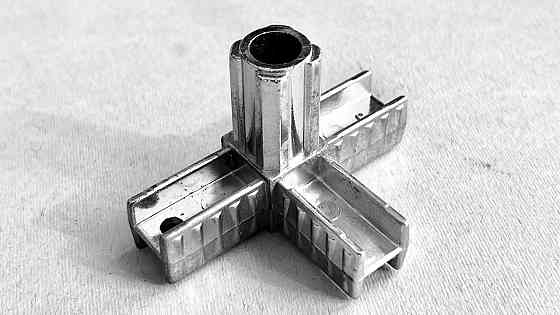 Соединитель металлический для трубы 20х20, Италия. Донецк